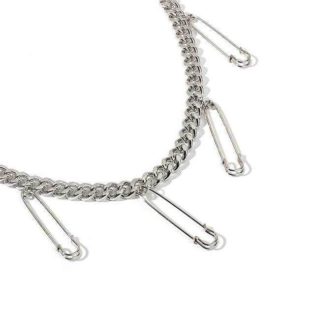 Jeans Chain – Edgy Pin