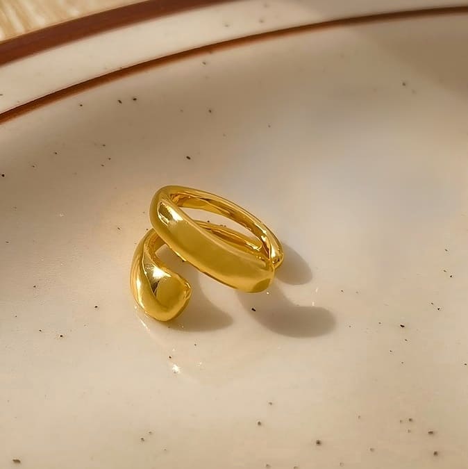 Iconic Pierce-Less Irregular Gold Ear Cuff