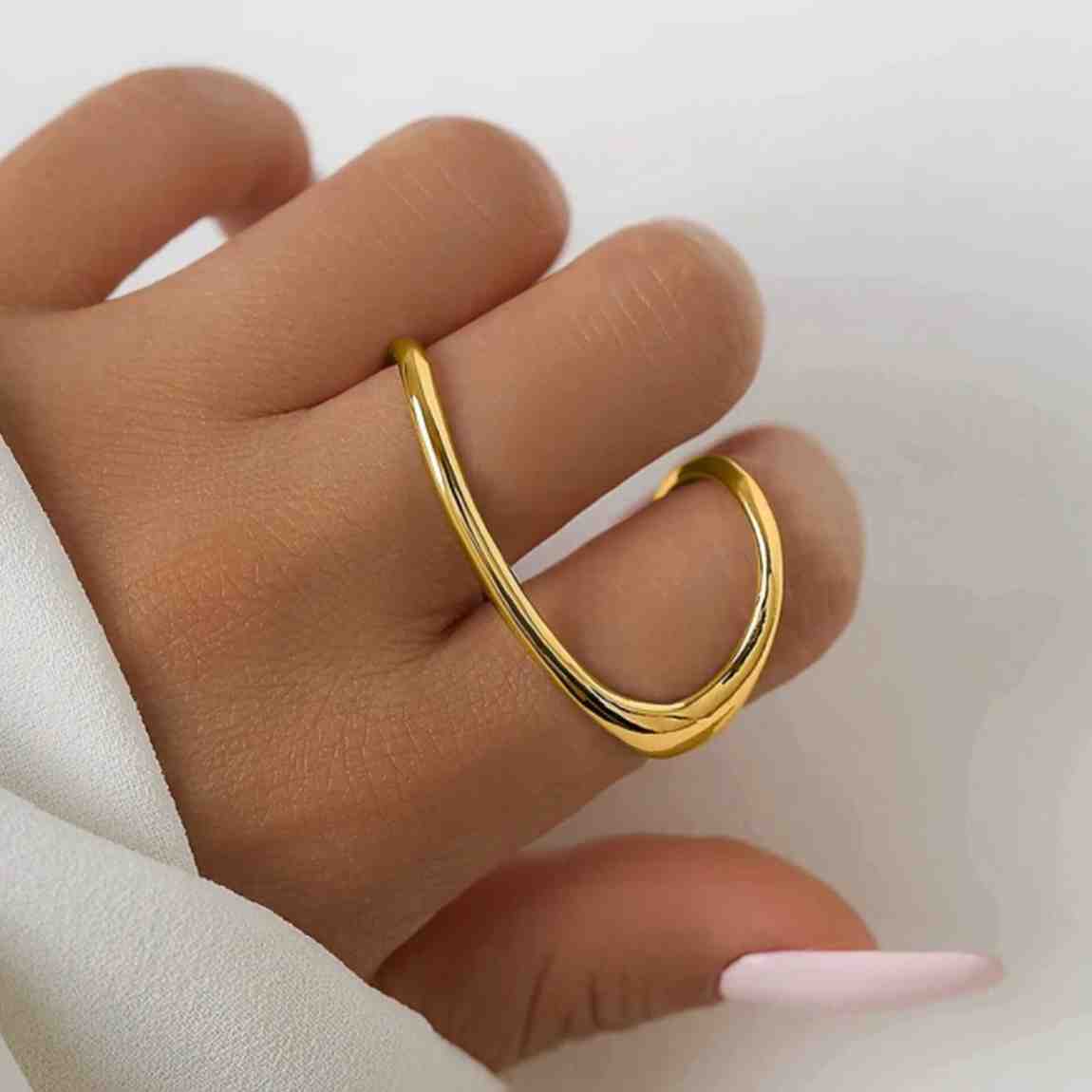 Infinity Loop Statement Ring – Gold