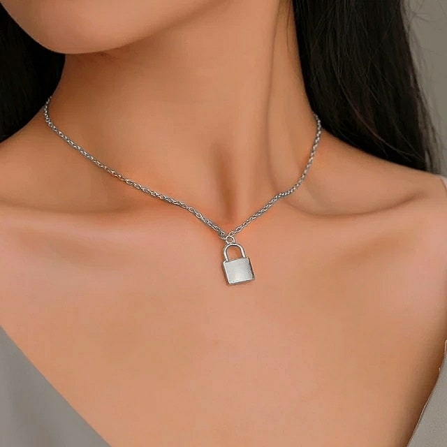 Necklace – Minimal Lock